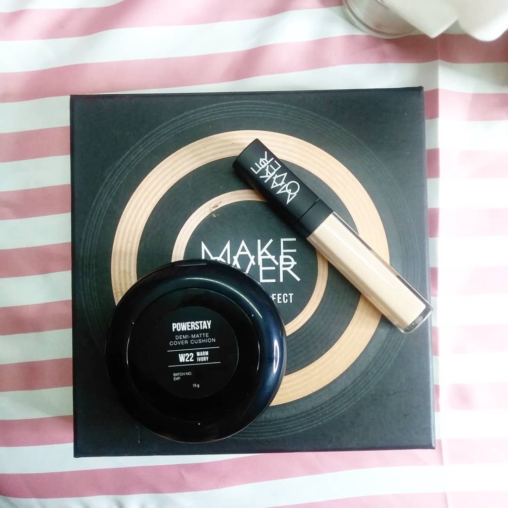 Makeover Powerstay Demi-Matte Cover Cushion Varian W22 Warm Invory