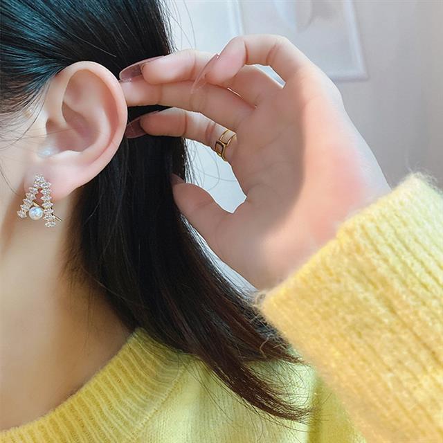 S925 Korea mutiara stud anting-anting wanita sederhana satu kata mikro bertatahkan desain anting-ant