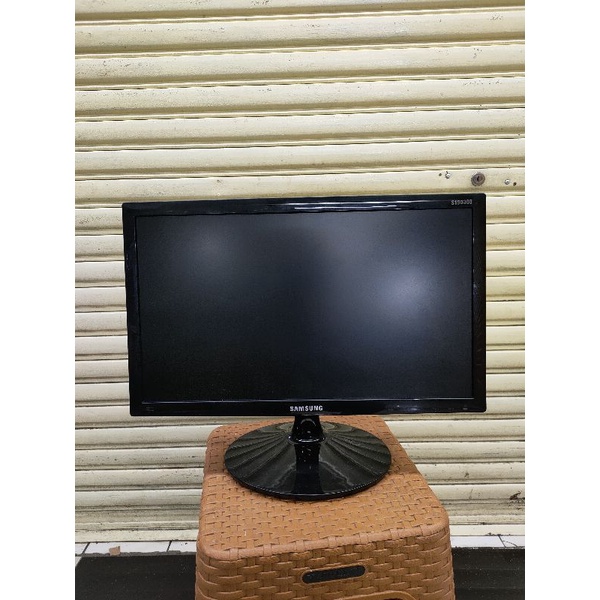 MONITOR SAMSUNG 19 INCH LED.HDMI.MULUS.BERGARANSI