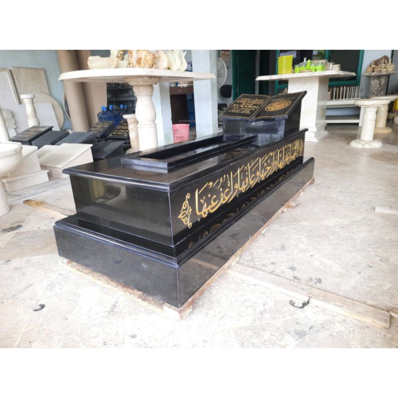 Kijing Granit Pahlawan Kaligrafi Nisan Kitab