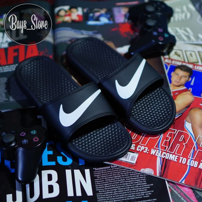SANDAL NIKE BLACK WHITE / SANDAL TERLARIS / SANDAL SLIP ON / SANDAL PRIA / SANDAL NIKE BENASSI