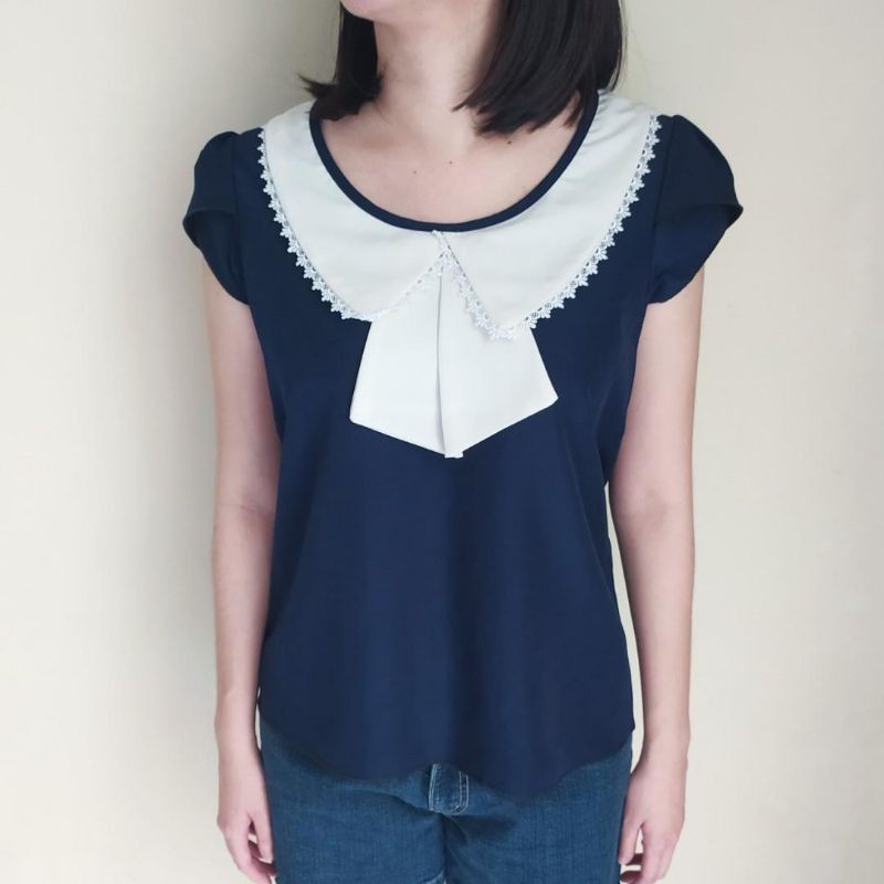 Blouse atasan wanita navy kerah putih
