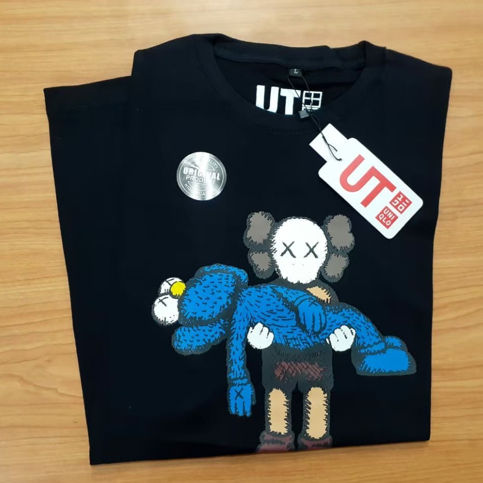 KAOS DISTRO PRIA WANITA TERLARIS UNIQLO X KAWS SUPREME HIGHT QUALITY PREMIUM 100% COMBED 30'S LENGAN