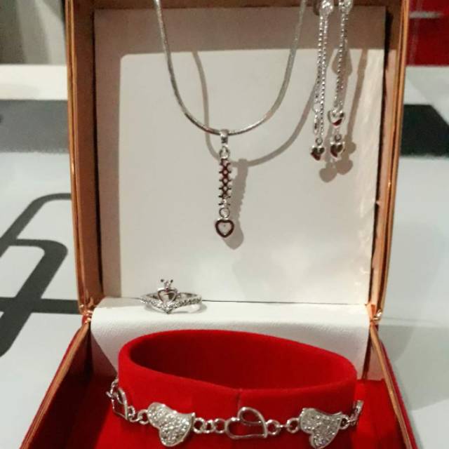 Perhiasan perak  1 set love