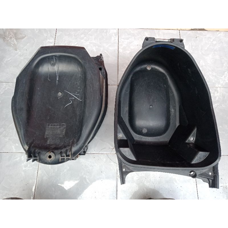 Box Bagasi Helm Bawah Jok Vario 125/150 Led 2015 / 2017 / ORIGINAL