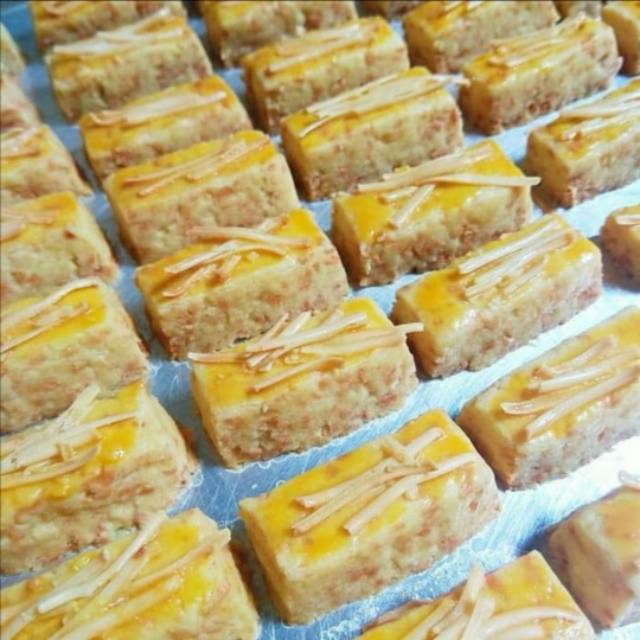 

Kue Kering / Kastangel Triple Cheese Full Butter