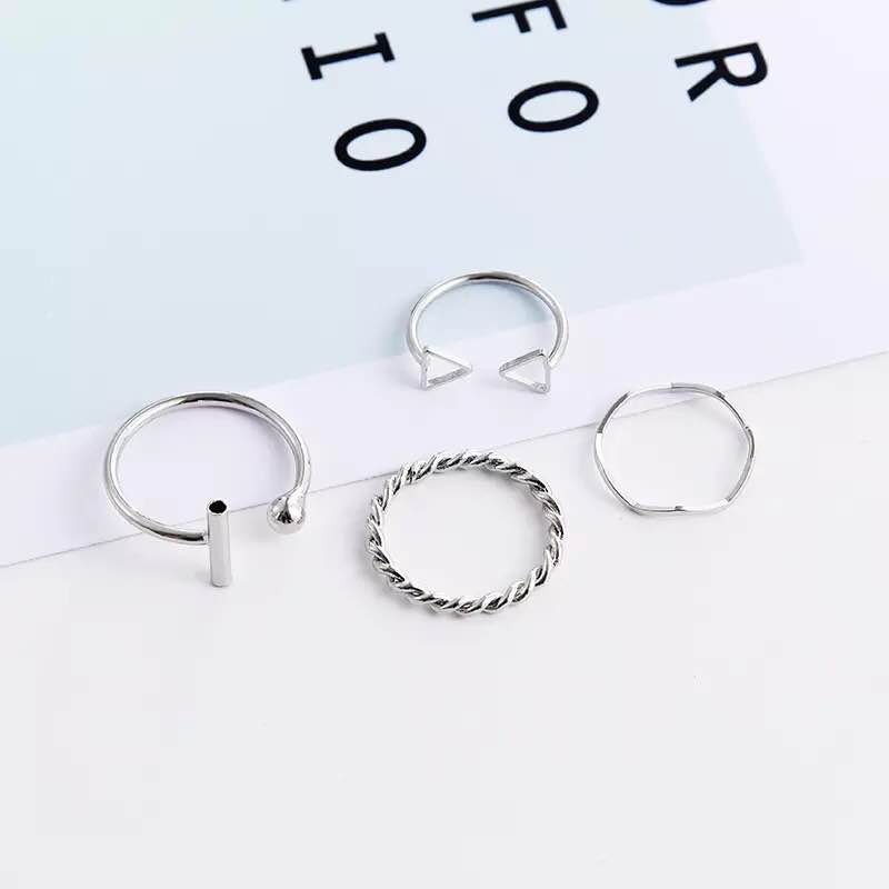 4Pcs / Set Cincin Motif Segitiga Geometri Simple Warna Silver untuk Wanita