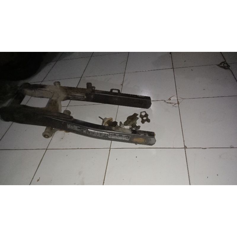 swing arm origina CBR 150R led