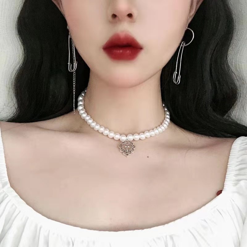 Kalung Klavikula Hias Liontin Salib Hati Mutiara Model Rongga Gaya Vintage Korea Untuk Wanita