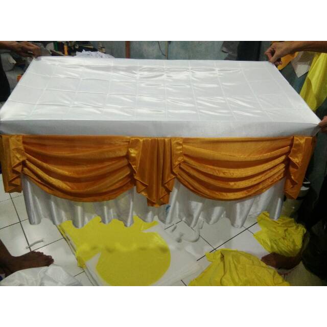 Cover meja prasmanan