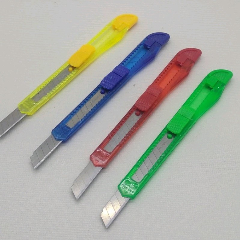 

Cutter kecil / cutting knive Amanda Ca-002