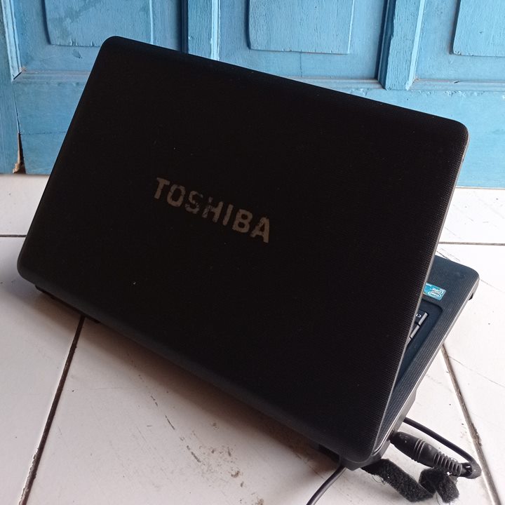 Toshiba Satallite C640 Hitam 14 inch RAM 2GB HDD 500GB Laptop Bekas