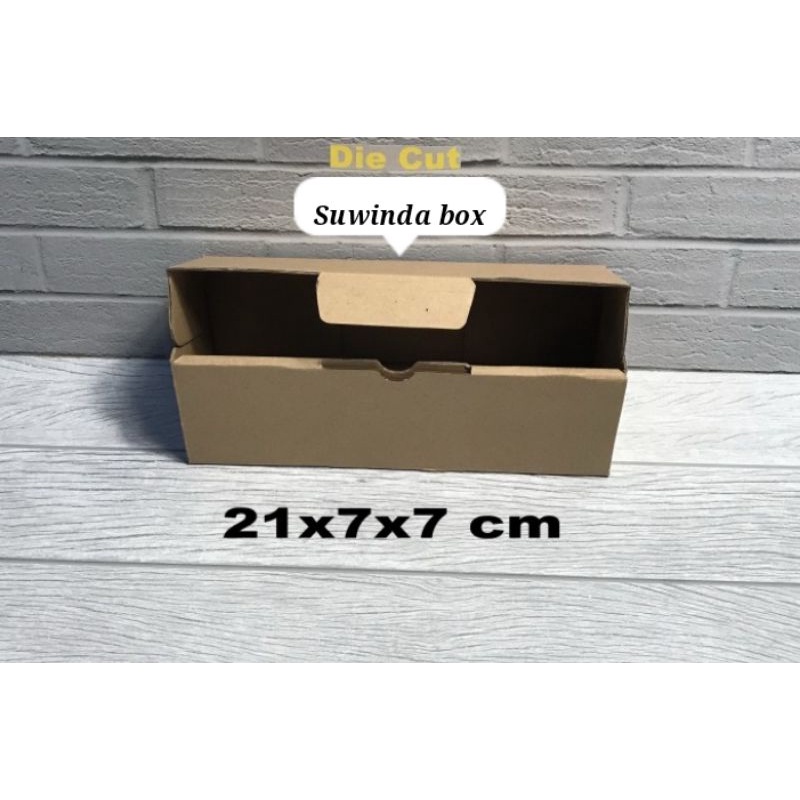 

kardus uk. 21x7x7 cm.... box karton model pizza untuk aksesoris-dll