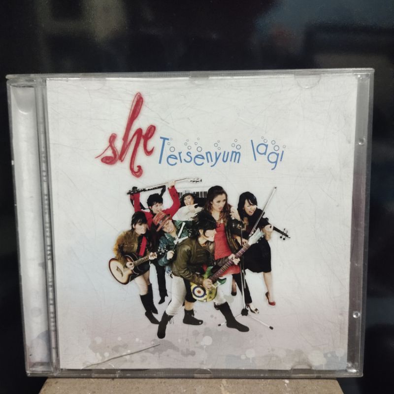 CD She Band - Tersenyum Lagi ( Original )
