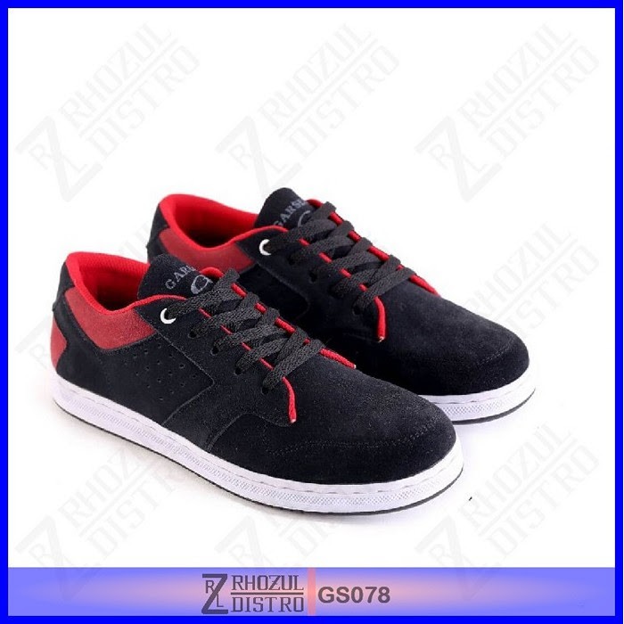 Sepatu Sneakers Pria HITAM SUEDE GS078