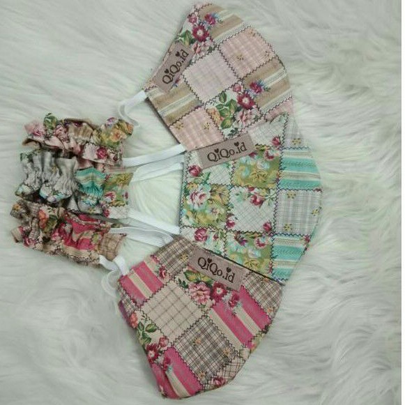 FILLYS Masker Headloop Hijab Motif Bunga Shabby Chic Ori QIQO.ID
