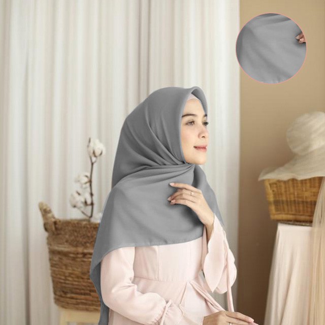 Hijab Segiempat Polycotton 115 x 115 Warna Part 1 Bella Square-MISTY GREY