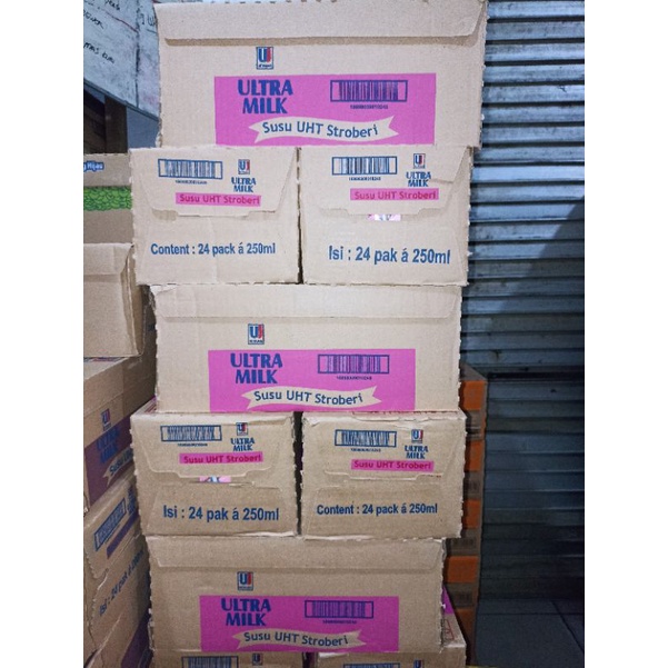 

Susu Ultra Milk Stroberi 250ml Dus
