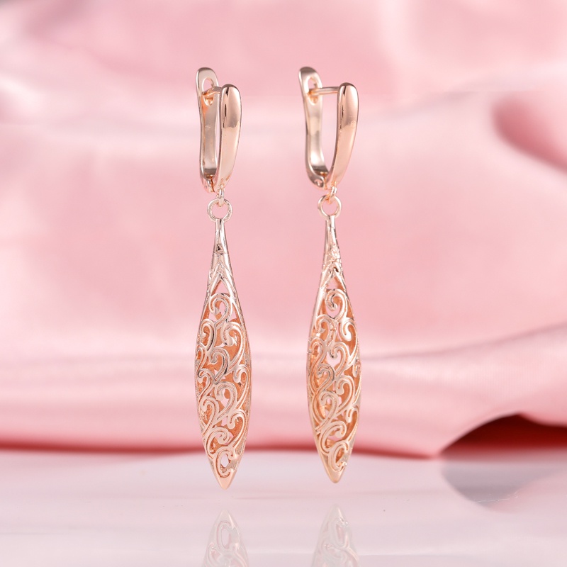 Anting Drop Panjang Desain Hollow Warna Rose Gold Perunggu Untuk Wanita