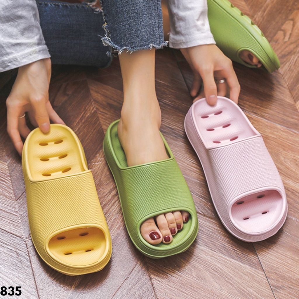 SANDAL RUMAHAN ANTI BANJIR SUPER NYAMAN DAN UNIK BANGET KEKINIAN 835