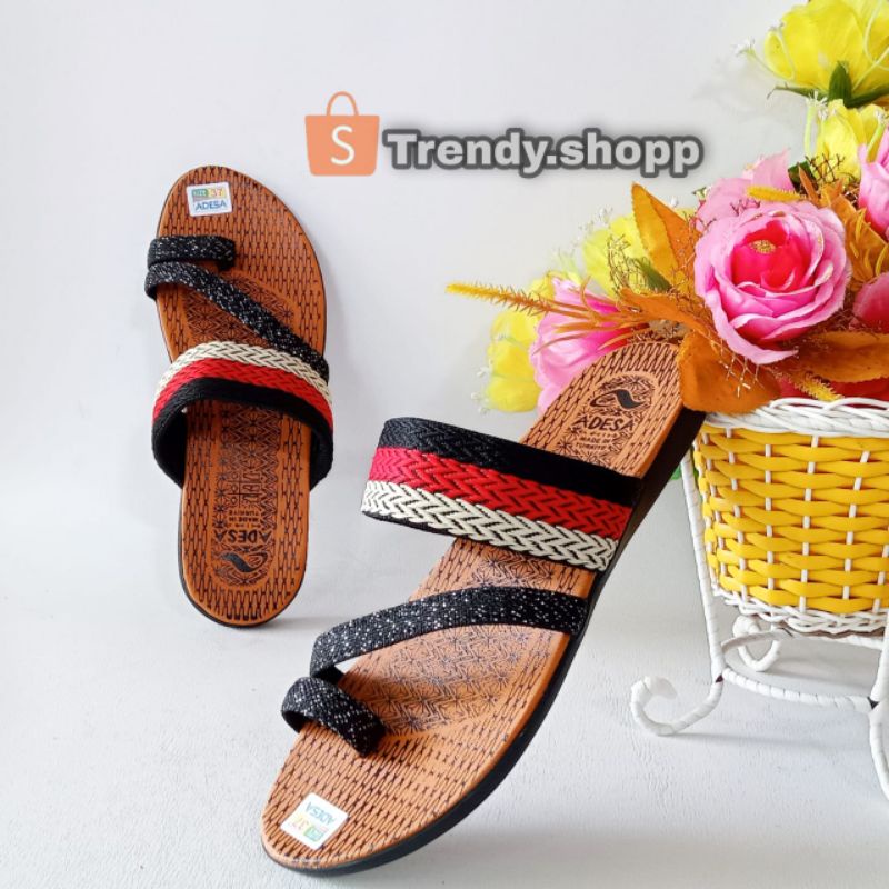 sandal cewek adesa / sandal cewek terbaru / sandal cewek kekinian / sandal teplek / sandal pesta-Japit hitam