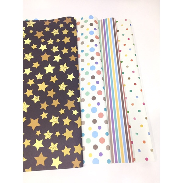 

kertas kado bermotif (60cmX50cm)