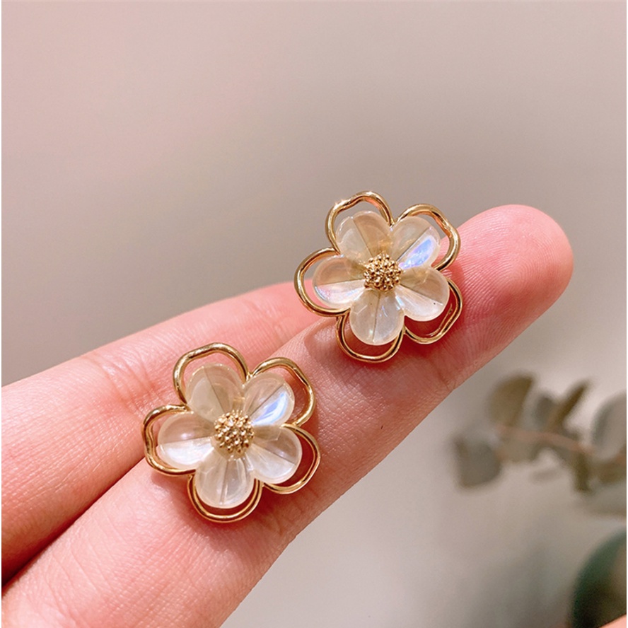Anting Wanita Korea Bunga-bunga/ Korean Flowers Shape Earrings-Gold Sakura