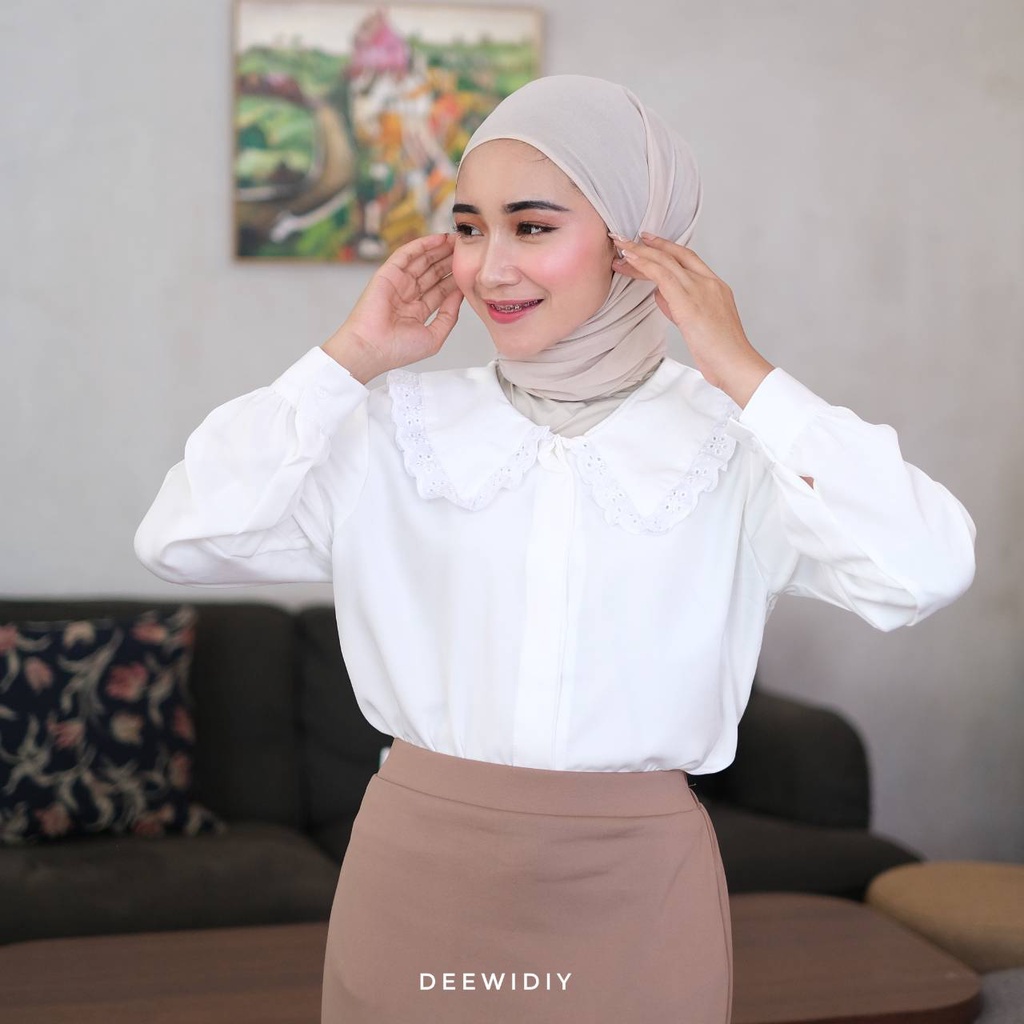 BLOUSE COLLAR KOREA BAJU KERJA WANITA DENGAN AKSEN LACE - JUKYUNG BLOUSE DEEWIDIY