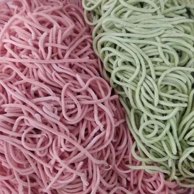 

TERMURAH Mie Basah Pelangi Mentah