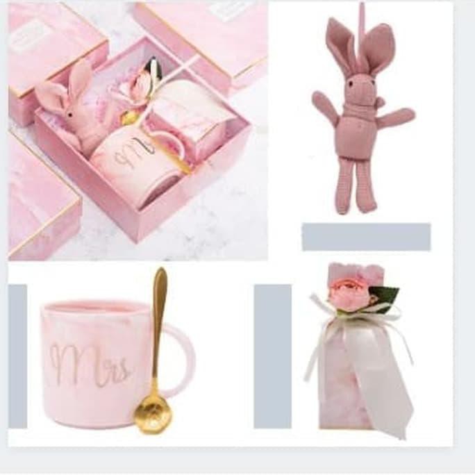 

Hampers Giftbox Hadiah Ulang Tahun Cewek / Hadiah Unik Untuk Wanita