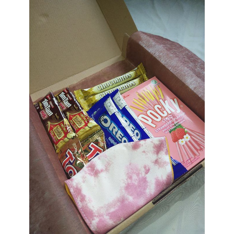 

HampersSnack+MaskerKain(random)