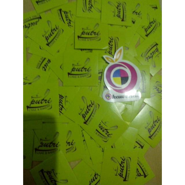 

STIKER LABEL PRODUK BENTUK PERSEGI ukuran 4x5cm