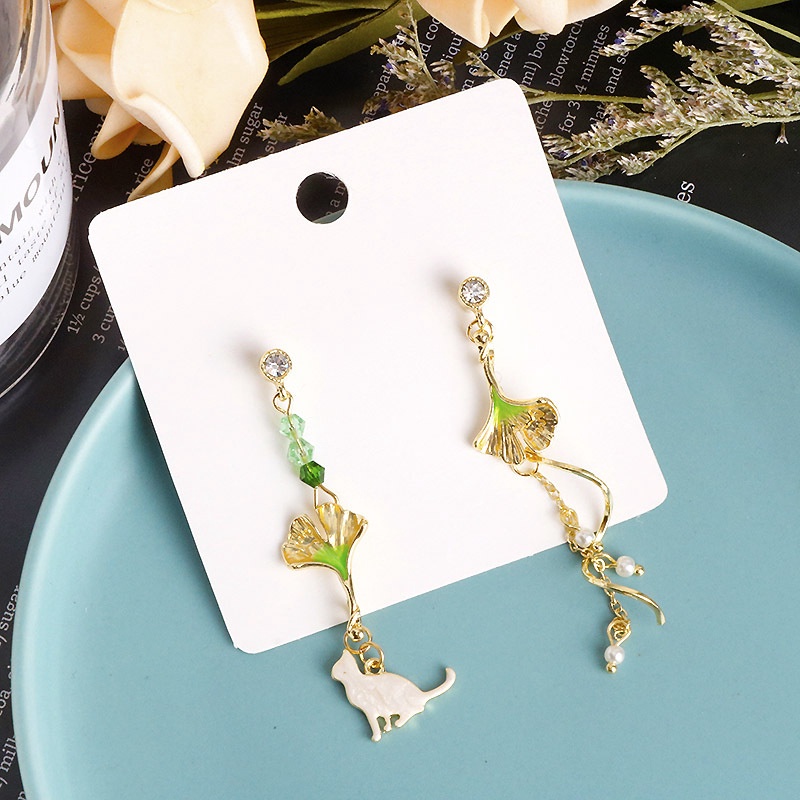 Anting Tusuk Asimetris Desain Daun Ginkgo Kucing Bahan 925 Silver Untuk Wanita