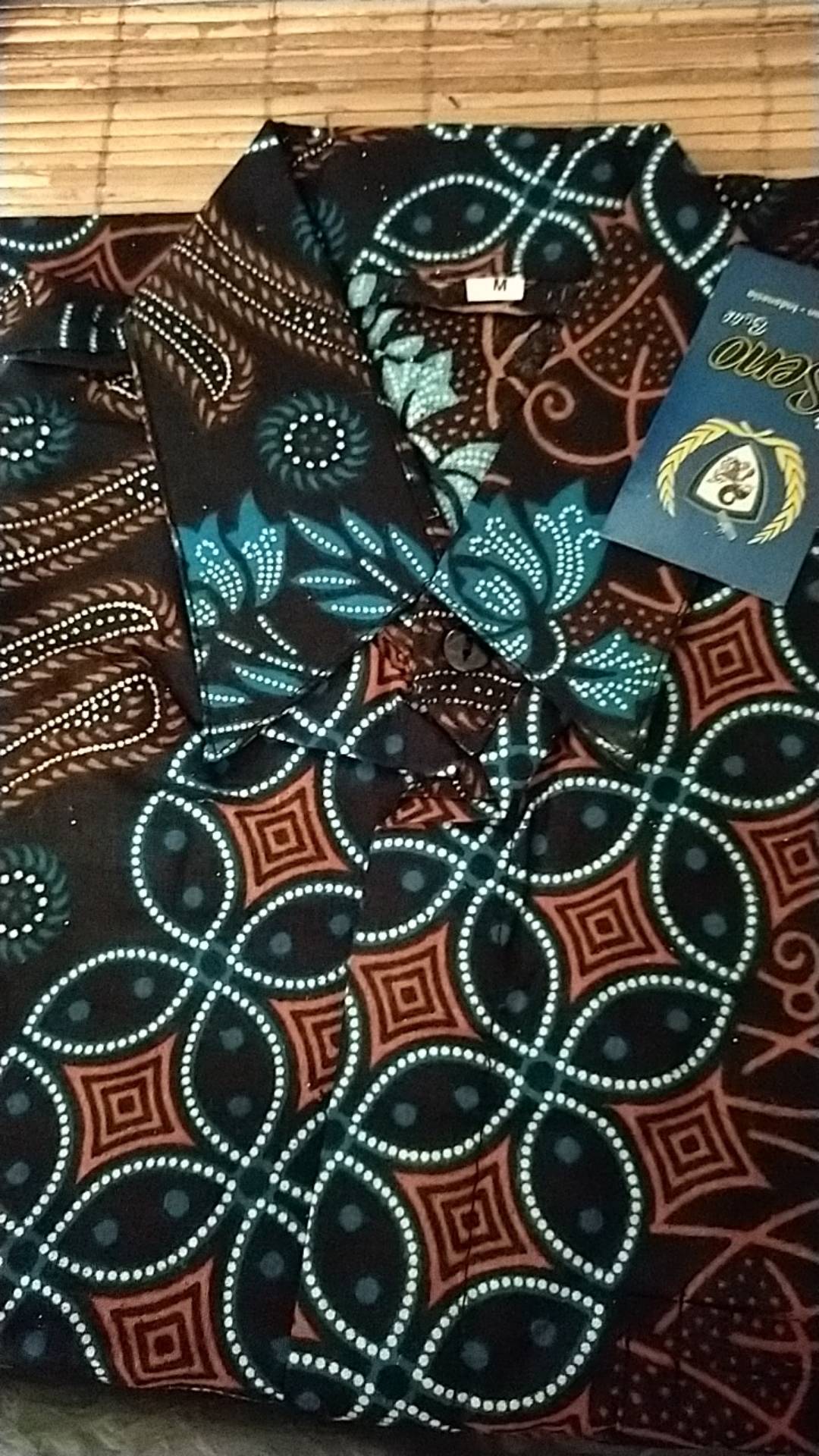Kemeja Batik Pria Slim Fit Lengan Panjang Modern Artomoro