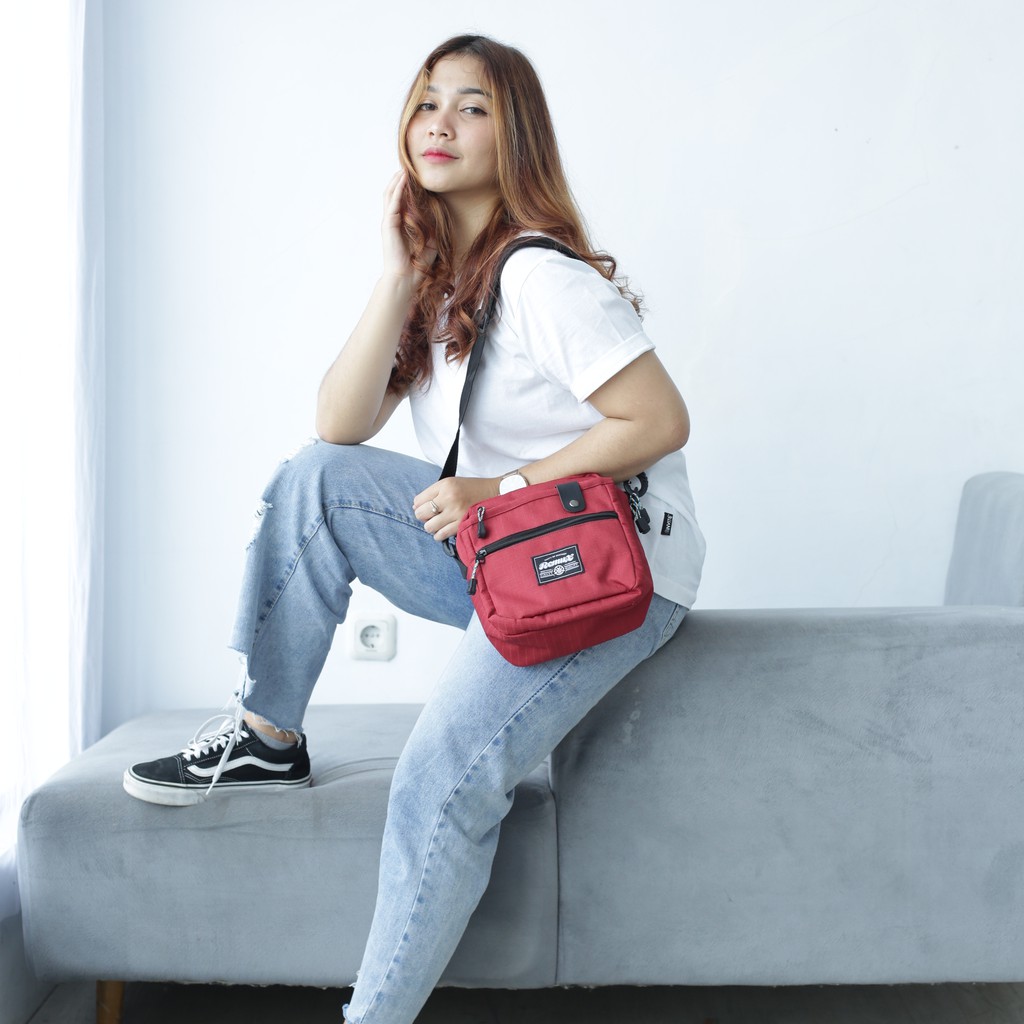 Tas Sling bag Tas Selempang Pria Wanita Cowok Cewek Unisex Remux ARNO Schultertasche Knopf