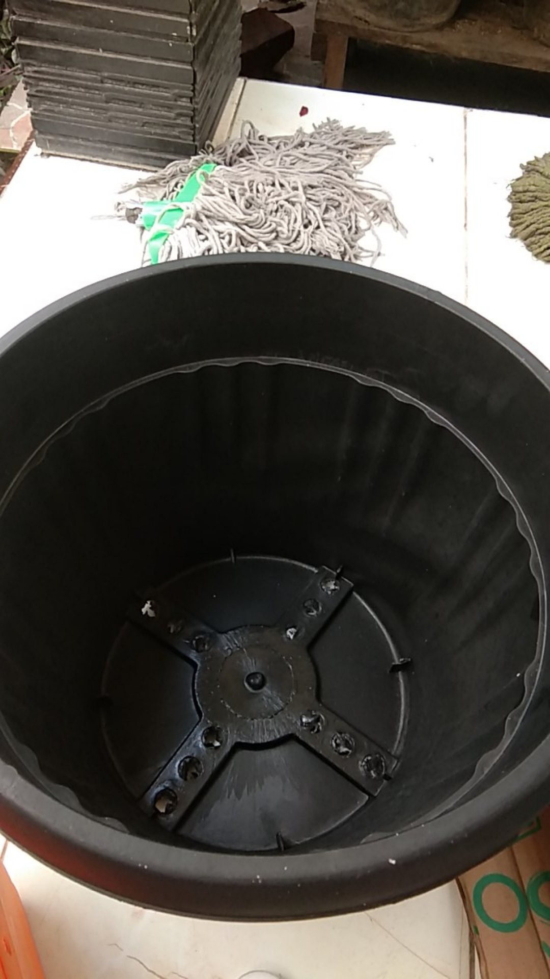 Pot Bunga Tanaman Hitam Grace 35 Cm (kuping)