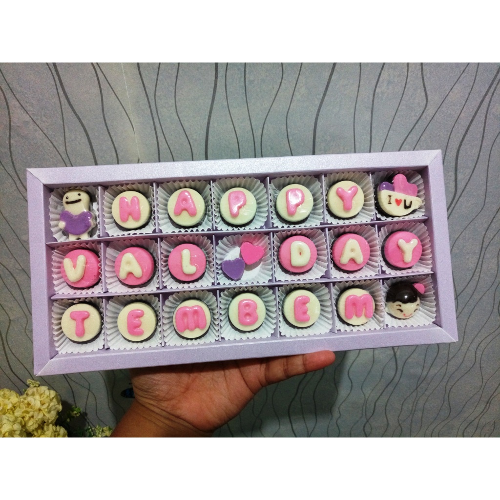 

Cokelat box kado ulangtahun/anniversary/wisuda/Cokelat huruf sekat/Cokelat praline custom