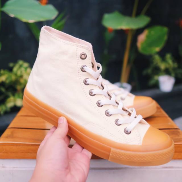 Sepatu Sneakers VENTELA BACK to 70s - WHITE NATURAL GUM SOLE ORIGINAL