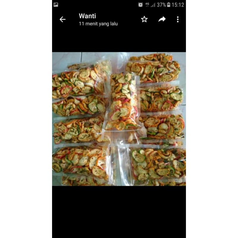 

aneka cemilan krupuk pedes kripik bawang kripik usus