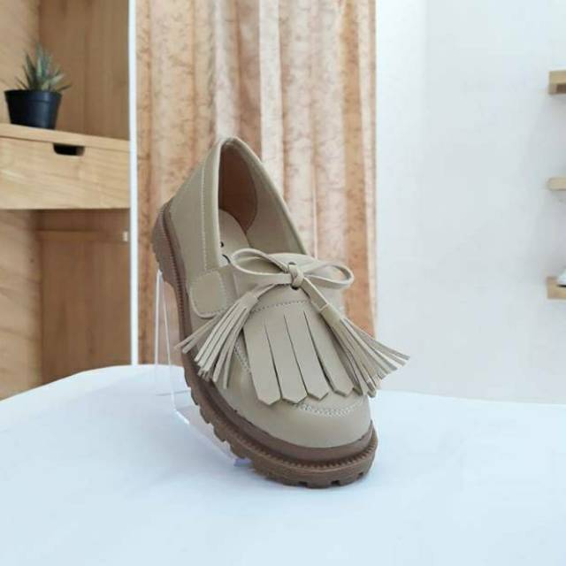 Sepatu Wanita Trending / Sepatu Docmart rumbe / Sepatu Loafers Wanita / Sepatu Flat Wanita / Bisa Bayar Di Tempat(cod)