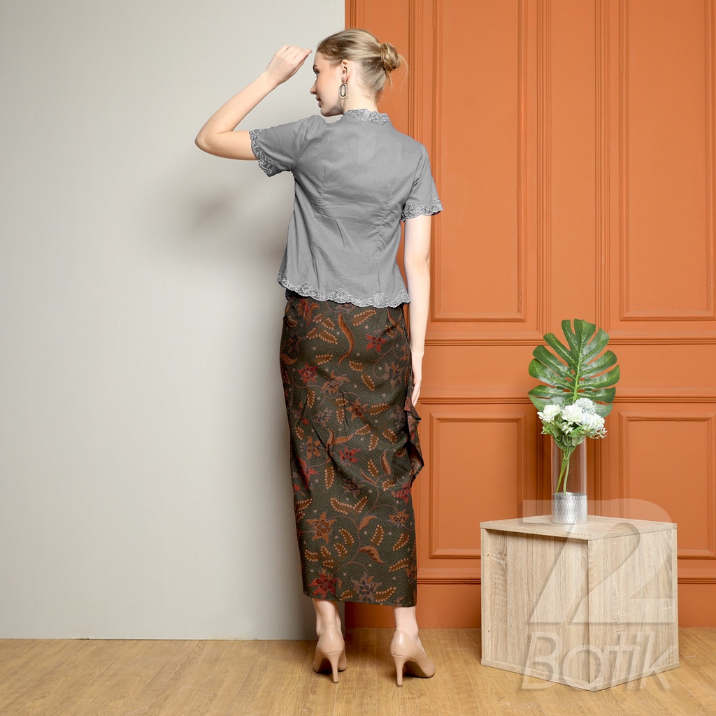 ROK BATIK SPAN Skirt Lilit Kebaya Instan Modern Wanita Motif Kembang Hijau Tua Hitam 725256 Cap 72 - Rok Batik Lilit Bawahan Skirt Kamen Kebaya Songket Batik Panjang Plisket Span Instan Jadi Bali Lembaran Premium Modern Untuk Wanita Kondangan