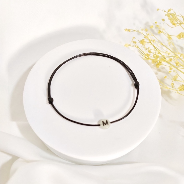 gelang glow in the dark inisial huruf bisa nyala wanita pria tali hitam korea waterproof-M