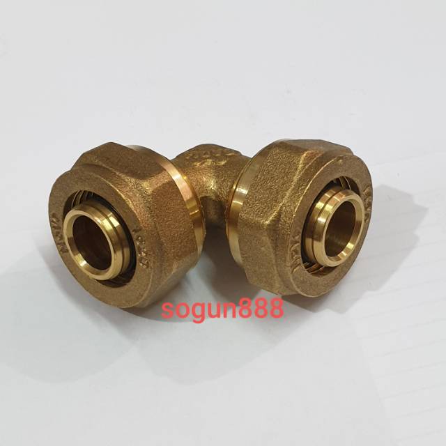 Keni selang atau pipa air panas 20 x 20 mm .  Sambungan keni kuningan 3/4". Elbow brass 20mm