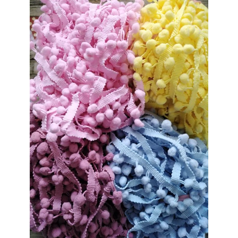 Renda pompom warna pastel