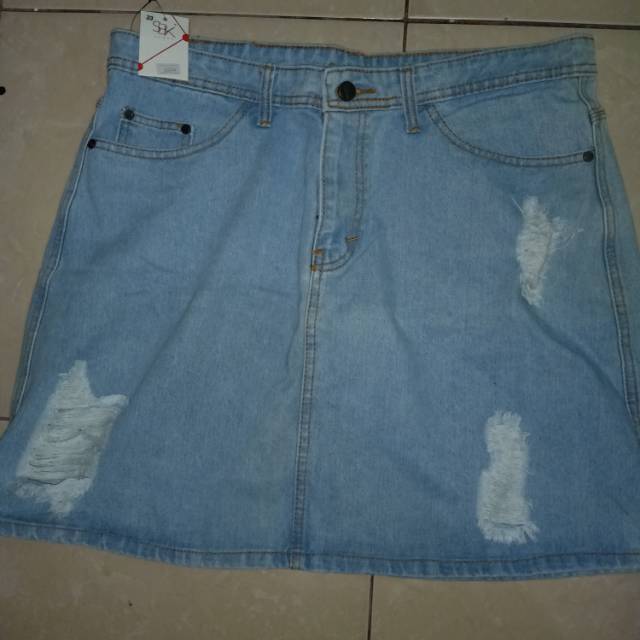 Rok levis pendek warna biru langit salur robek tobek tp tidak nrawang