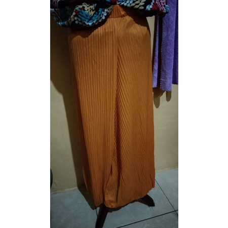 celana kulot plisket sekodi