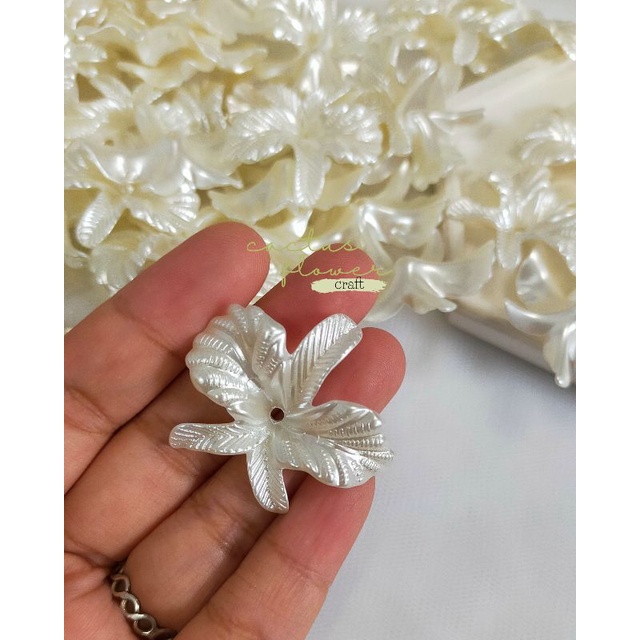 Manik Mote Kelopak ORCHID IVORY
