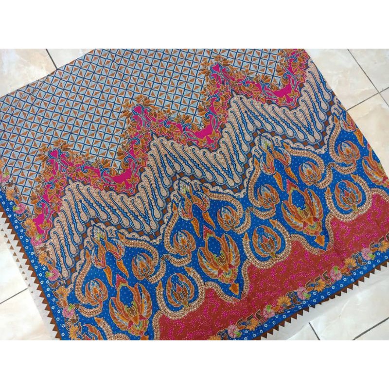 Kian Batik Laweyan Solo motif garuda kembang biru