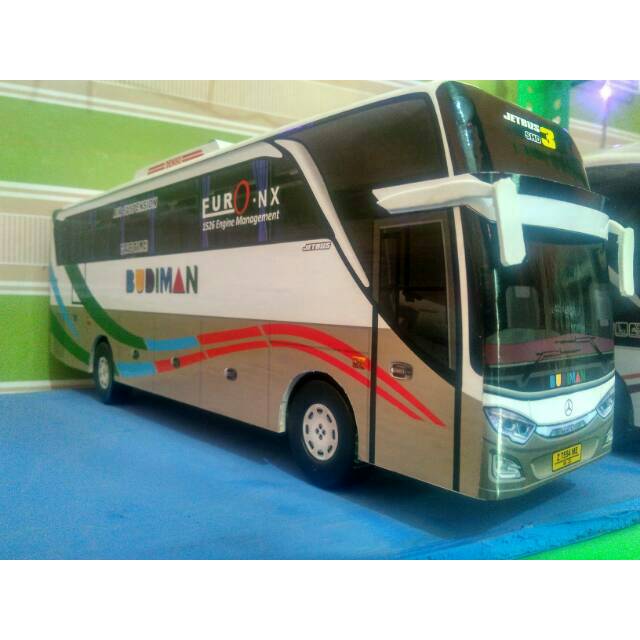 Miniatur bus bis Budiman
