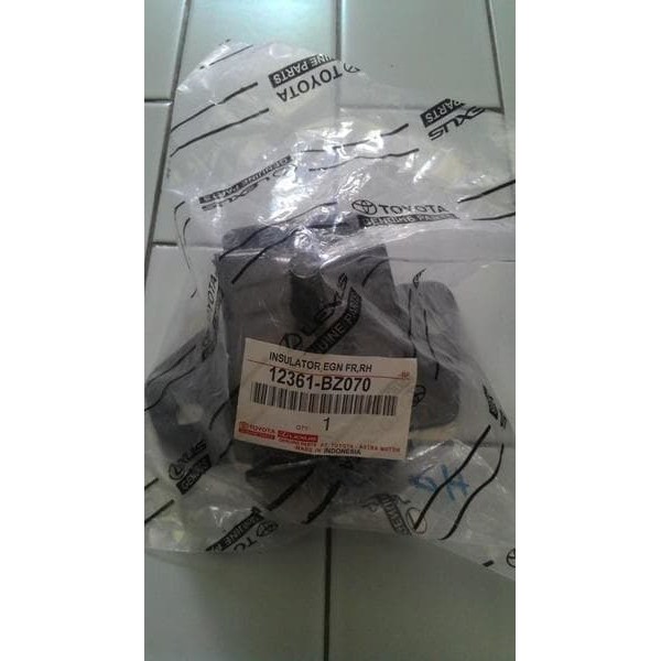 AKSESORIS MOBIL / SPAREPART MOBIL / Engine mounting dudukan mesin